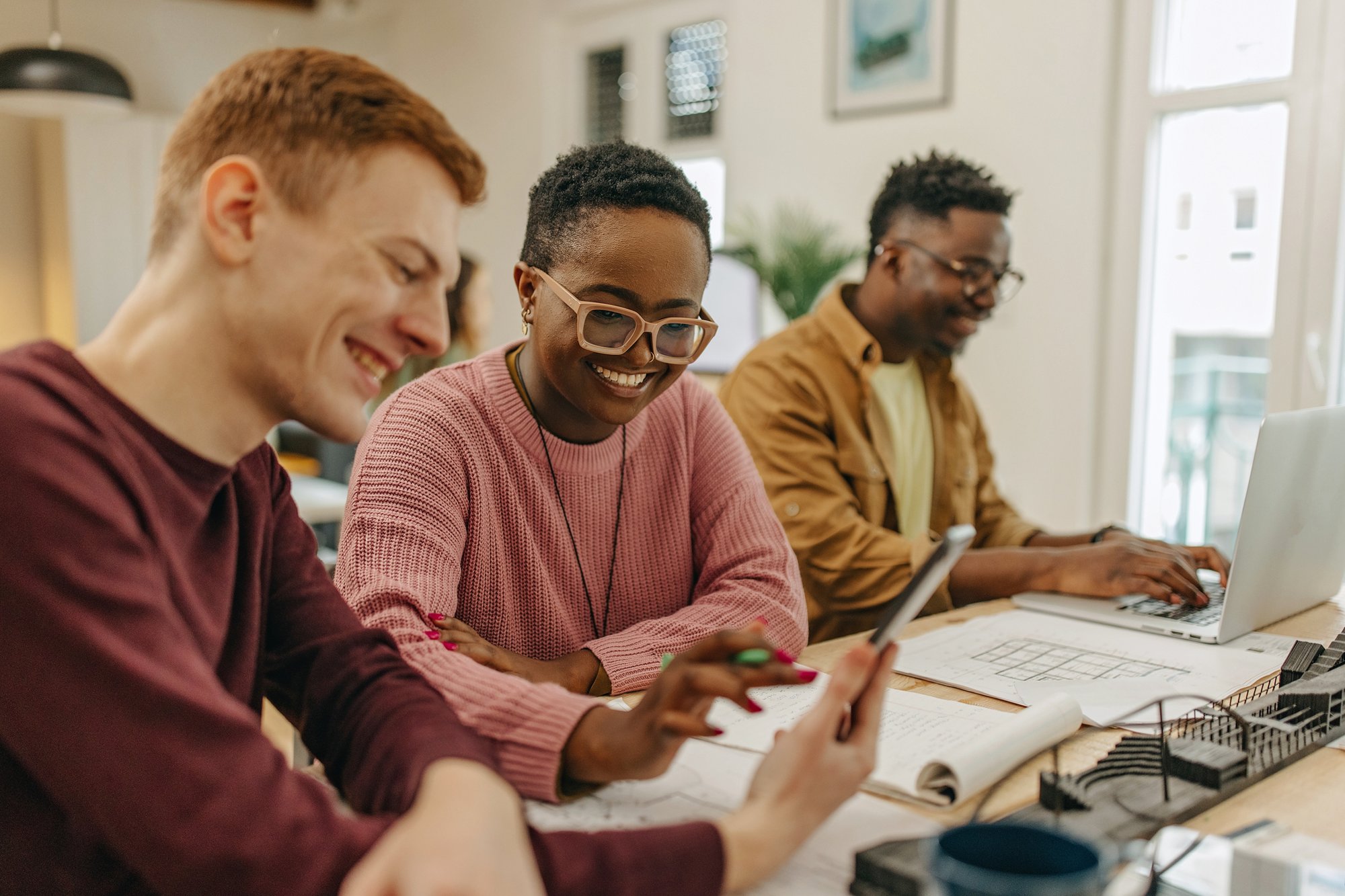 Young people using technology indoor (3)